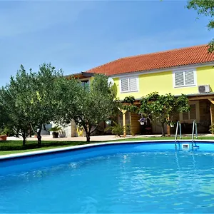studio-apartment-luka-5-benkovac.hotelinzadar.com/